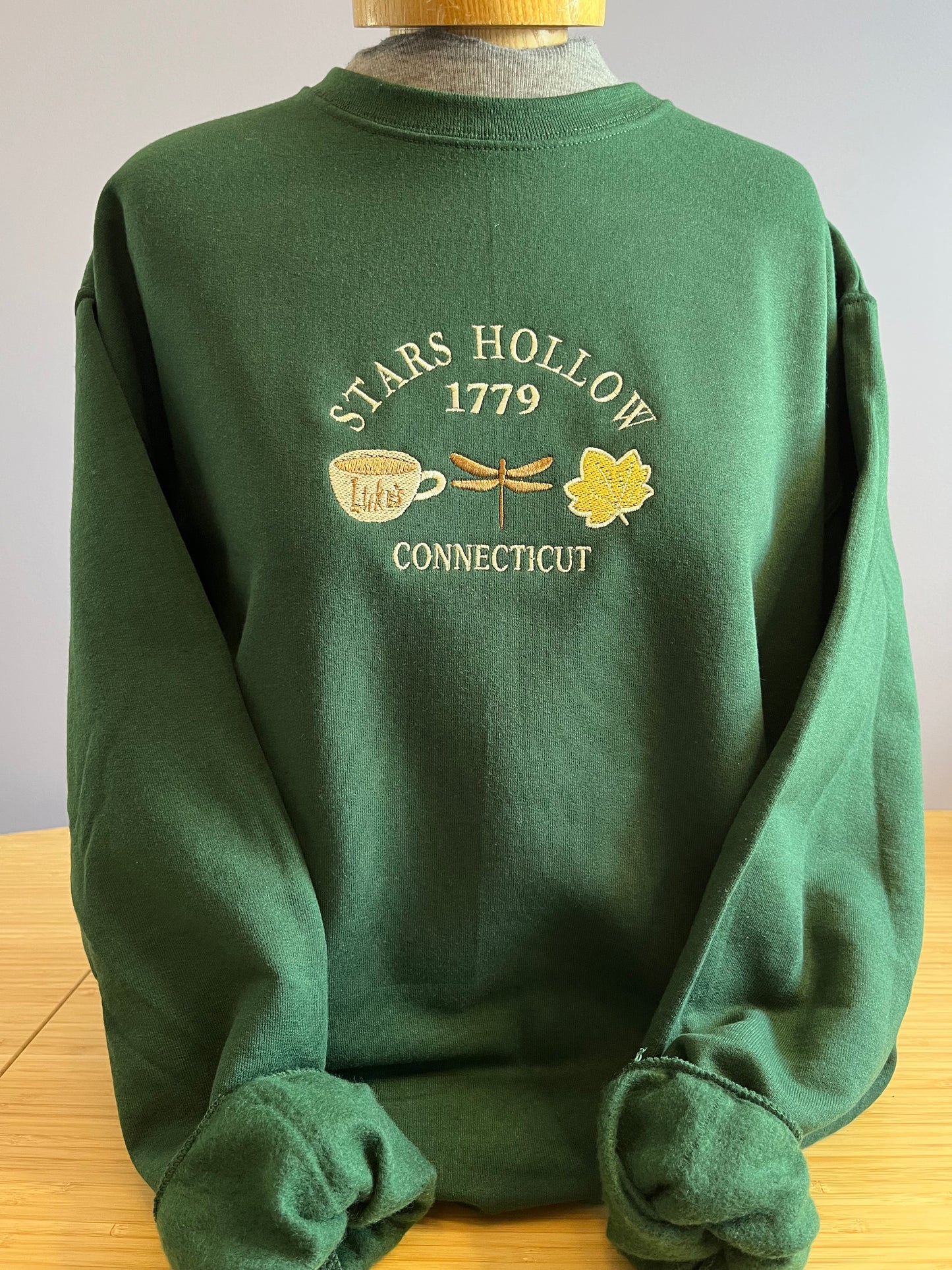Embroidery Stars Hollow crew